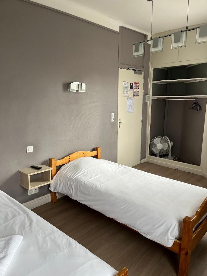 Aux Bons Amis Hotel Reims Exterior foto